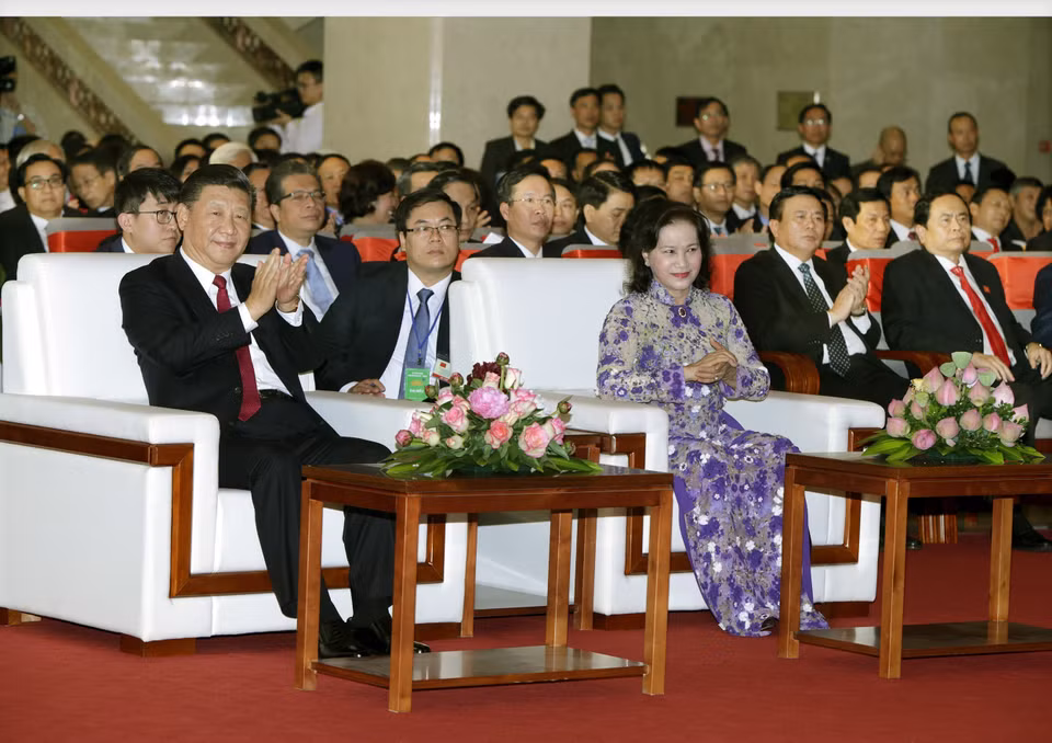 越南国会主席阮氏金银和中共中央总书记、中国国家主席习近平出席越中友谊宫落成移交仪式暨河内中国文化中心揭牌仪式。（图片来源：越通社）