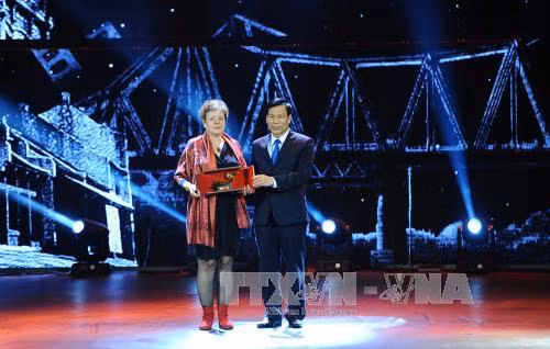 最佳长片影片奖属于加拿大《回忆》影片。（图片来源：越通社）