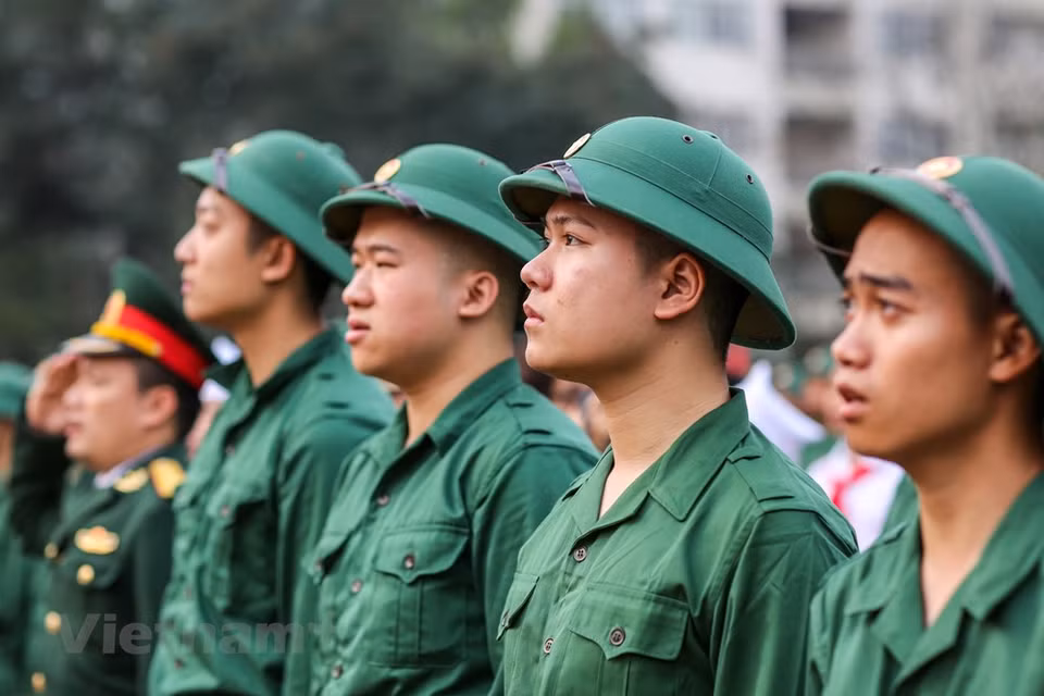 纸桥郡共有56名入伍新兵。越通社记者 明山 摄