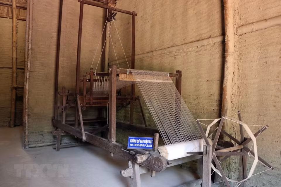 顺化市顺录坊梅叔鸾街112号胡伯伯纪念馆中展示的实物。越通社记者 杜长 慑