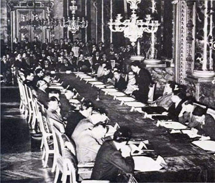 越南代表团1946年出席在法国枫丹白露举行的会议，在《越法初步协定》于3月6日得到签署后，从7月6日至9月10日同法方谈判。图自越通社