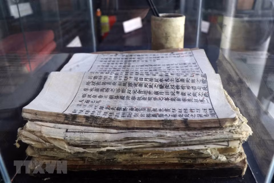 承天顺化省富汪县富阳乡阳努村胡伯伯纪念馆中展示的实物。越通社记者 杜长 慑