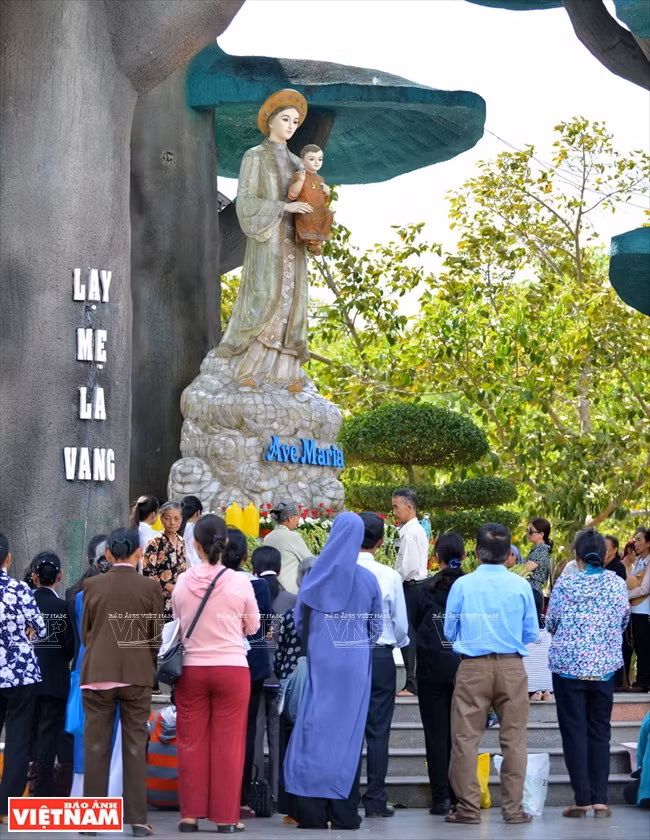 拉望（La Vang）圣母塑像。越通社记者 青和 摄