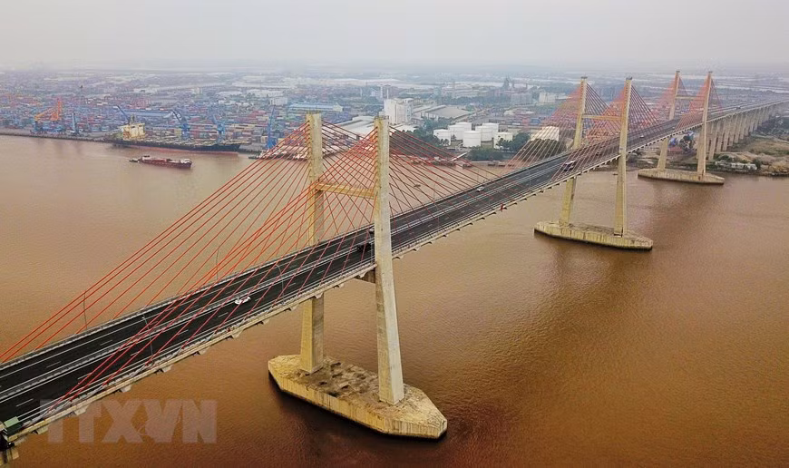 3个H字形的桥梁是连接河内-海防-下龙等发展三角区的重要工厂项目。 图自越通社