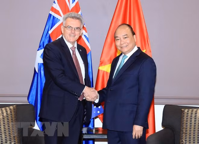 越南政府总理阮春福会见澳大利亚-越南友好协会主席金桑普森。越通社记者 统一 摄