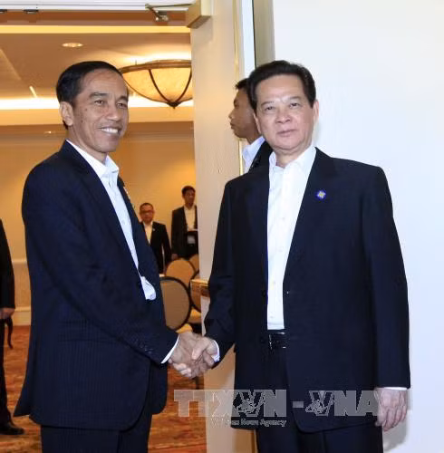  越南政府总理阮晋勇与印尼总统佐科 · 维多多举行了双边会晤。（图片来源：越通社）