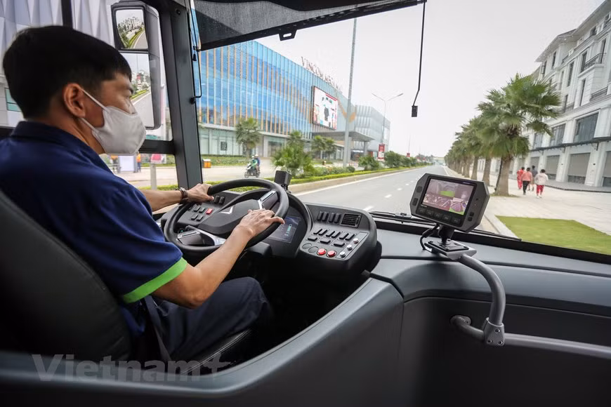 智能电动公交路线将于每天5点-22点运行，平均每10-20分钟/班次。越通社记者 明山摄