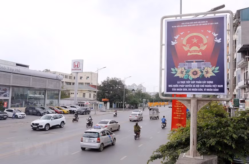 疑惭街上挂满选举宣传海报。图片来源：越通社