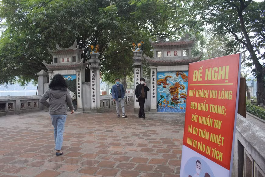 河内旅游公司（Hanoitourist）副经理黎红泰强调，河内各项旅游活动恢复正常充分体现出其作为全国巨大旅游中心的作用，为各家企业大胆打造河内特色和适合的旅游产品和安全迎送游客注入动力。目前，多家企业已推出许多特价的新产品和服务。越航、越竹、越捷等航空公司已扩大国内外航线网络，更好满足旅客的需求。图自Vietnam+