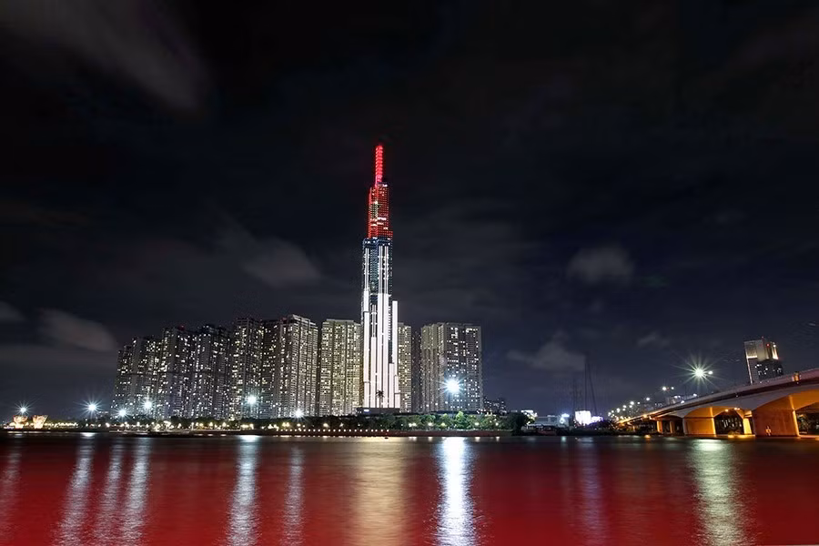 胡志明市平盛郡西贡河岸边的越南最高摩天大厦——Landmark 81大厦。 图自越通社