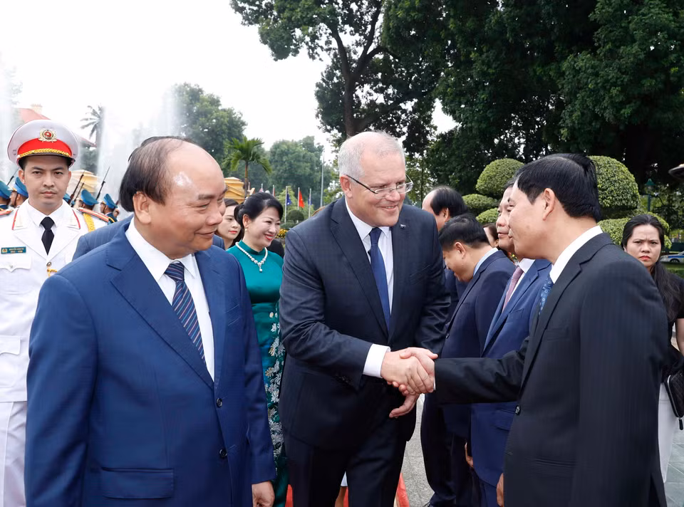 8月23日上午，越南政府总理阮春福为澳大利亚总理斯科特·莫里森举行隆重的欢迎仪式。越通社记者文叠 摄