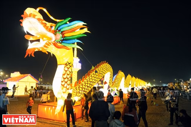 ​越韩举行灯笼节吸引数百万人民及国际游客前来参观欣赏（图片来源：越通社）​