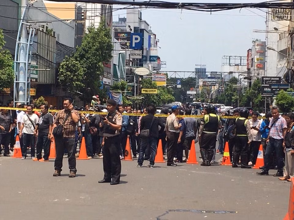 印尼首都雅加达发生多起爆炸 至少7人死亡 