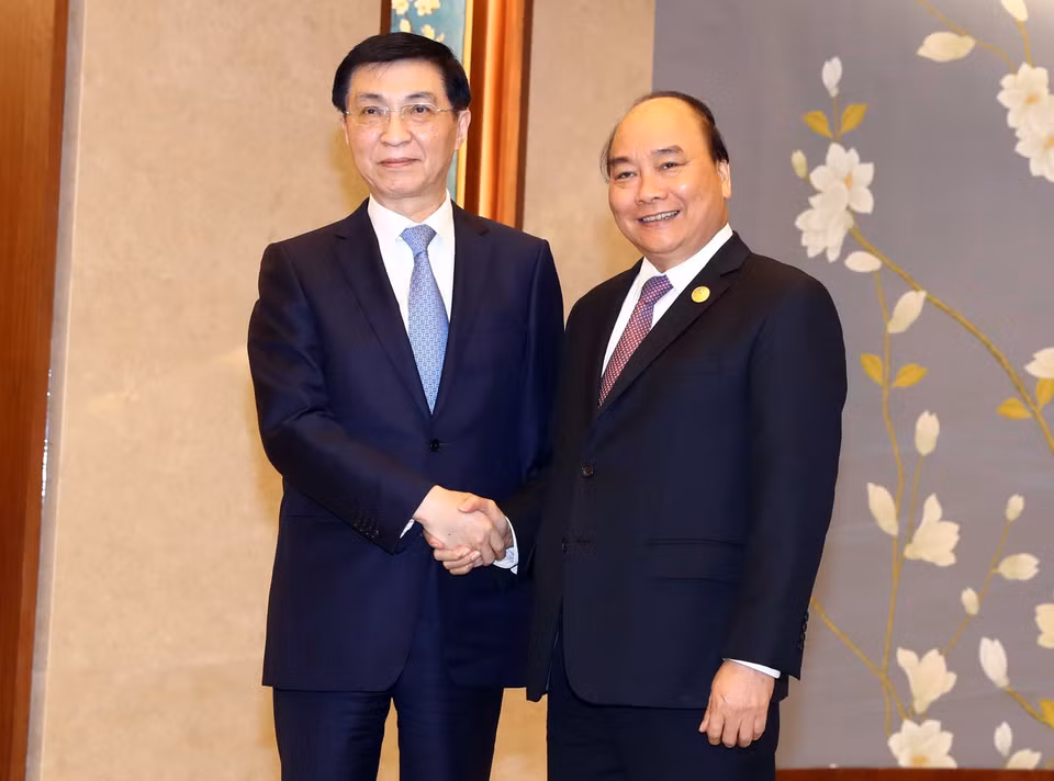 4月25日，政府总理阮春福会见中共中央政治局常委、中央书记处书记王沪宁。越通社记者 统一 摄