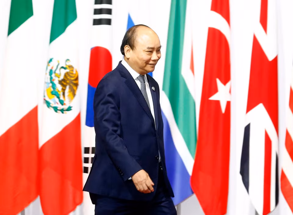  越南政府总理阮春福率团出席峰会开幕式。6月28日，日本首相安倍晋三为前来参加峰会的各代表团团长举行欢迎仪式。 
