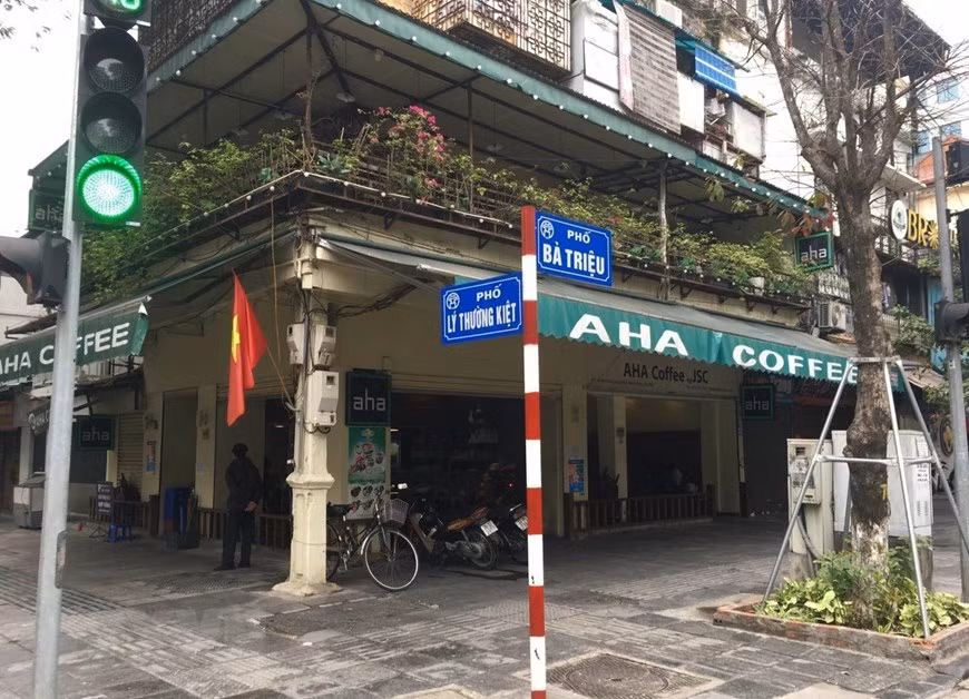 位于还剑郡的咖啡店歇业，严格遵守防疫规定。图自越通社