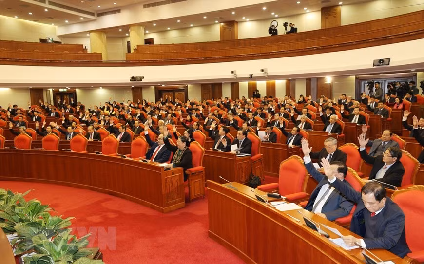 与会代表表决通过会议议程。图自越通社