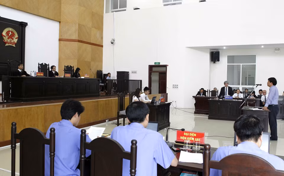 河内市人民检察院5月10日继续开庭审理在PVC公司发生的贪污和故意违反国家经济管理规定造成严重后果一案。越通社记者 文叠 摄