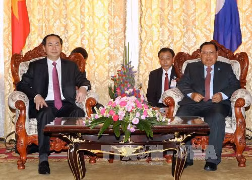  老挝人民革命党中央委员会总书记、国家主席本扬 • 沃拉吉在欢迎仪式会见陈大光主席。