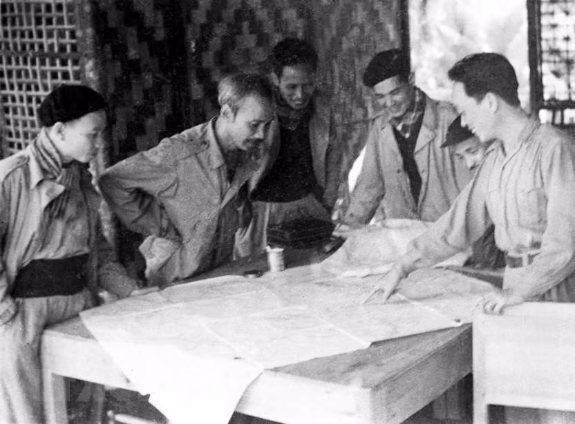 1950年6月，胡伯伯同党中央常委主张在越中边界线开展大战役，目的是极大地摧毁敌人的生命力，解放一部分边界，开通与社会主义国家的交通道路，同时扩大和巩固越北根据地。图自越通社
