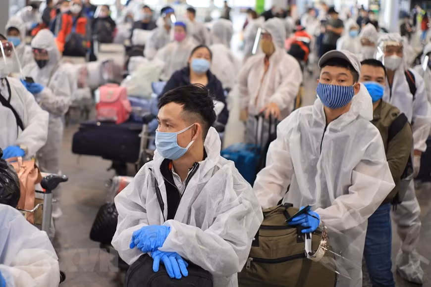 越南公民等候办理登机手续。越通社记者 陈孝 摄。