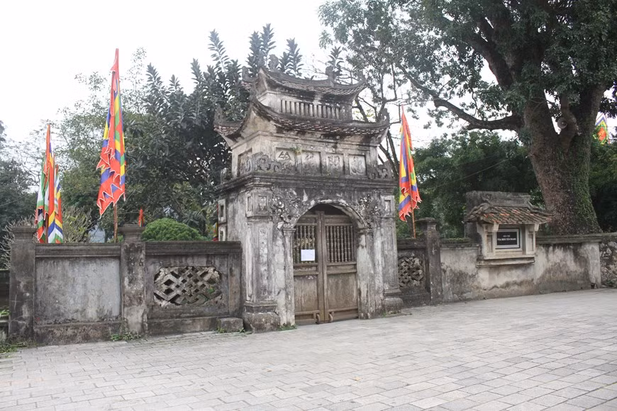 由于4名感染新冠病毒的外国游客曾经来宁平省华闾古都历史文化遗迹区参观旅游，华闾古都文化历史遗迹区自3月11日起暂停迎客以确保安全和避免疫情蔓延。越通社记者垂容 摄