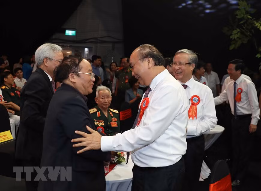 值此胡志明主席诞辰130周年之际，题为“胡志明——2020年渴望征程”的艺术交流活动5月12日晚上在河内举行。越通社记者 统一 摄。