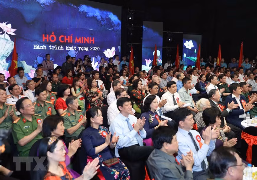 参加活动的各位代表。越通社记者 统一 摄。