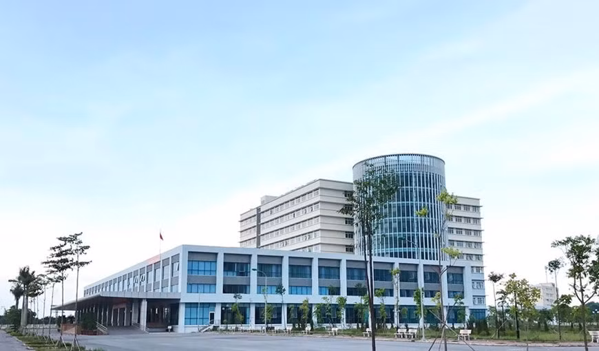 多名新冠疫情感染病例曾在越南中央热带疾病医院东英分院接受隔离治疗并治愈出院。图自越通社