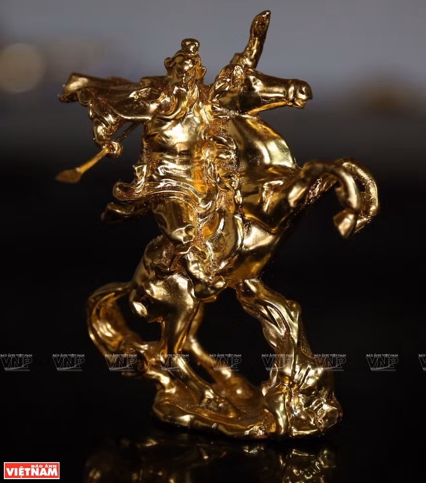 骄骑乡贴金产品。图自越通社