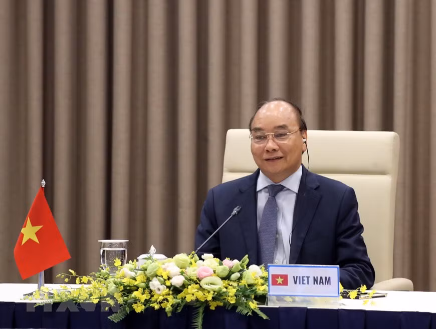 越南政府总理阮春福在会上发表讲话。图自越通社