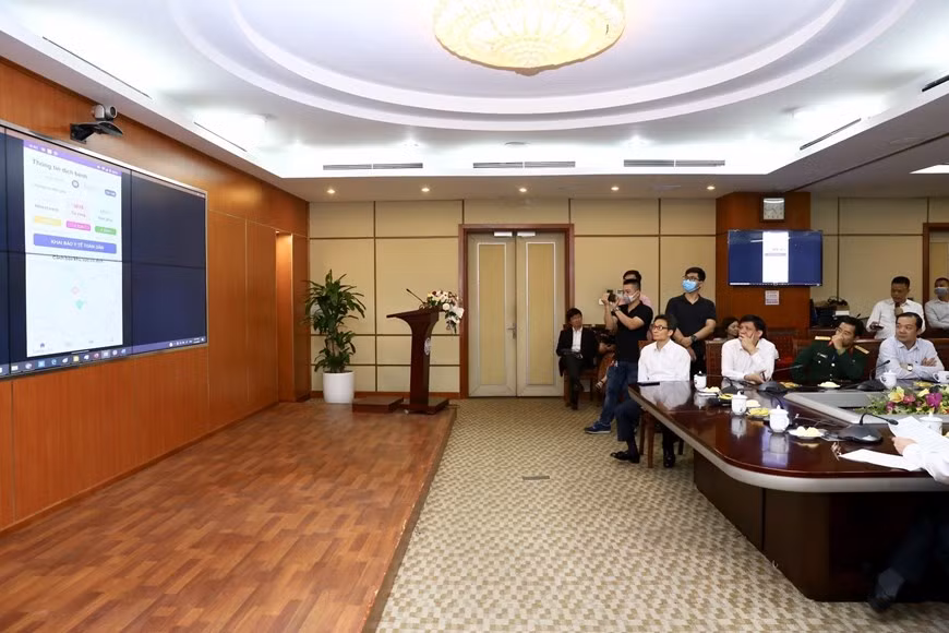 根据人们的健康申报，越南卫生系统将筛选出新冠病毒感染的高危人群，从而对其提供最快速和有效的医疗服务。图自越通社