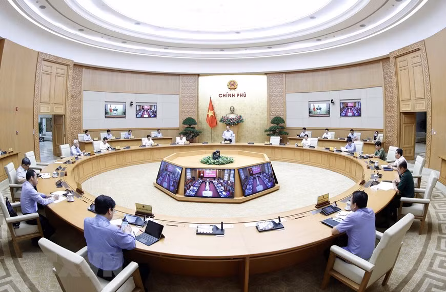 阮春福总理在全国抗击新冠肺炎疫情视频会议上发表指导性讲话。图自越通社