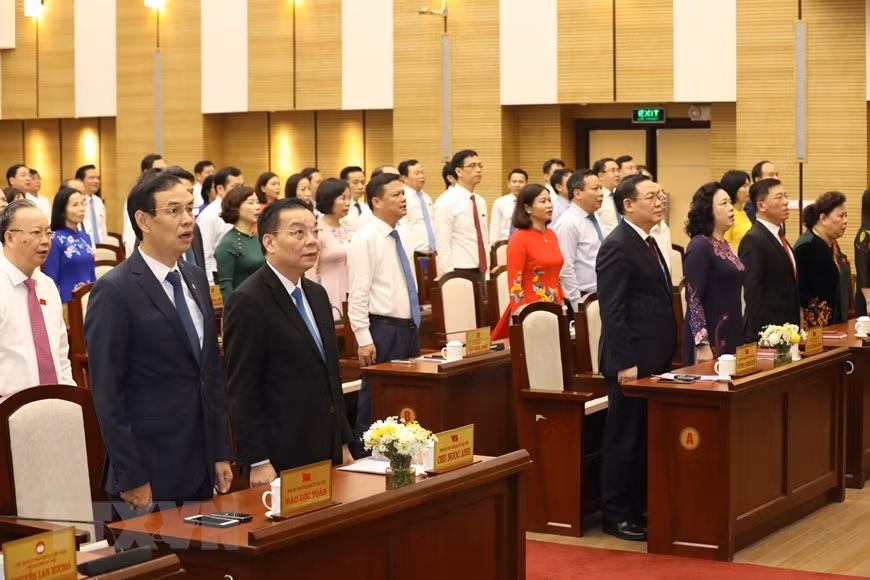 此前8月11日，中央政治局决定停止越共河内市委员会、市委常务委员会的党组织生活和停止原越共中央委员、河内市人民委员会主席的河内市委副书记职务。 图自越通社