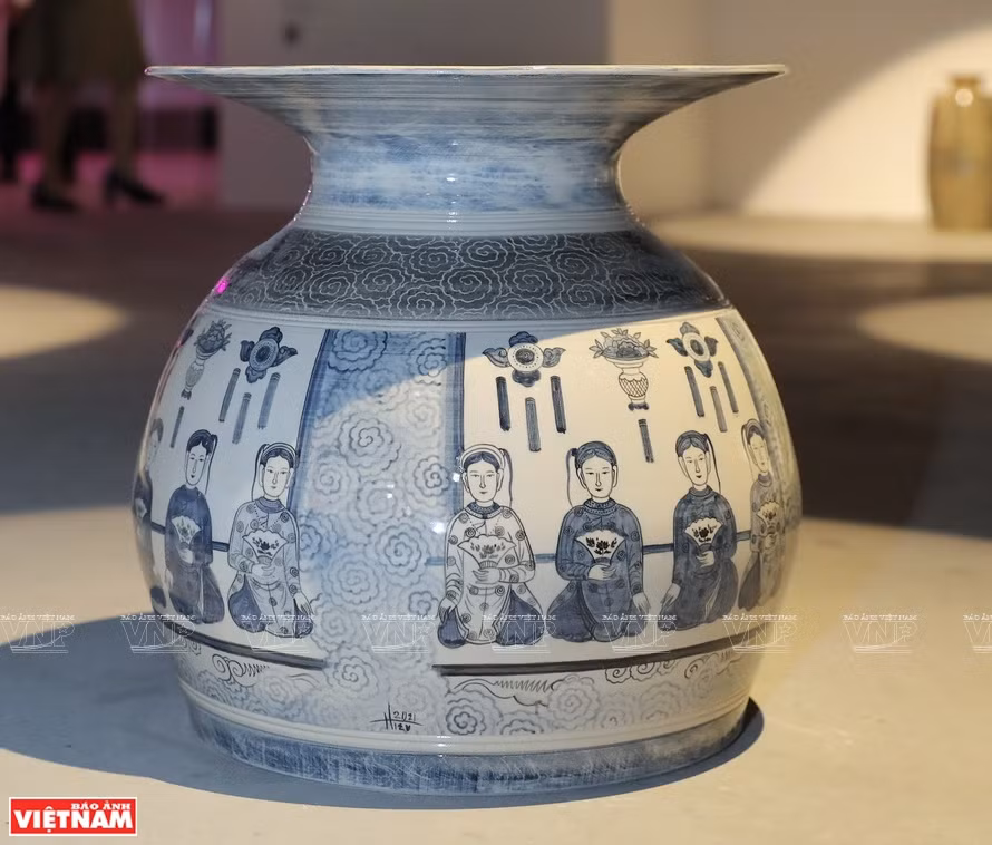 “Loong Koong”展览会上的作品。图自越通社