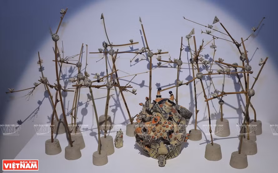 “Loong Koong”展览会上的作品。图自越通社