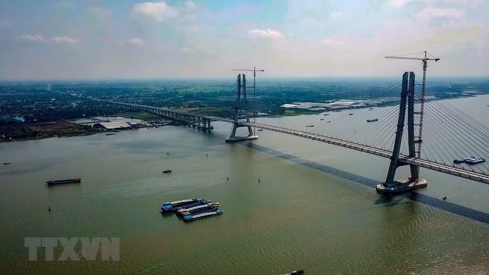 横跨后江的的万贡桥于2019年5月底正式竣工，这座桥是连接同塔省和芹苴市的吊桥。图自越通社