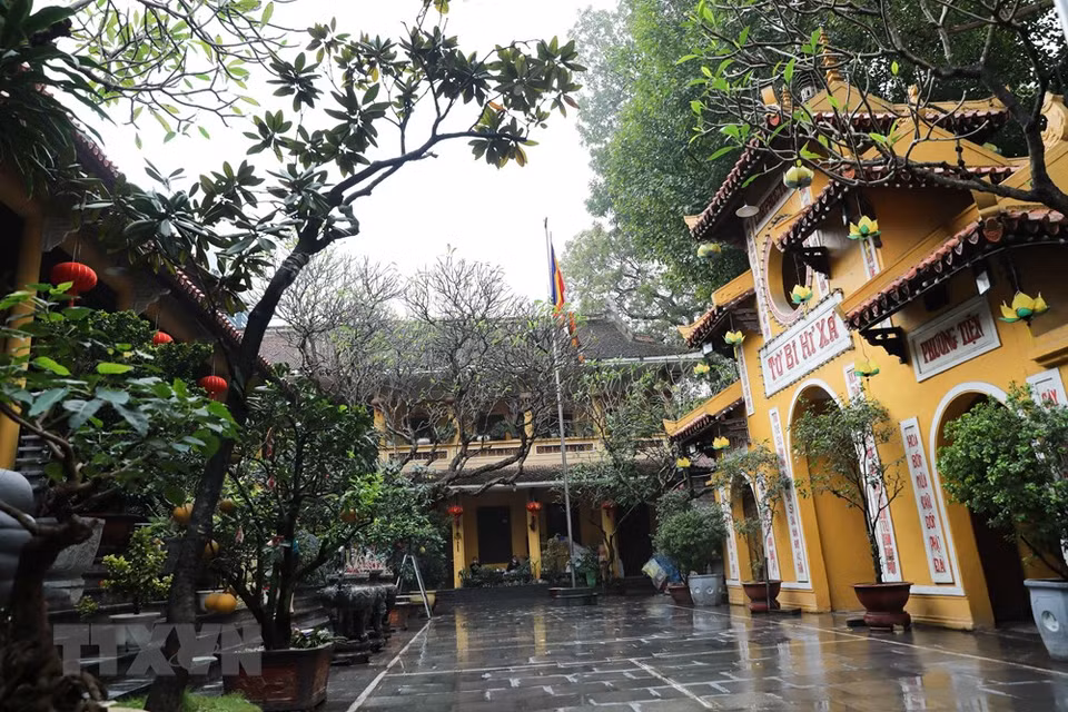  尽管是三月农历十五，但似乎没人来馆使寺烧香。越通社记者 清松 摄