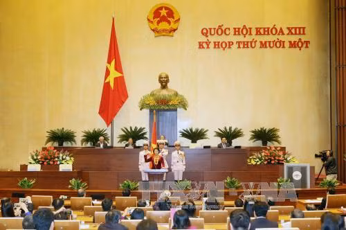 越南新任国会主席阮氏金银宣誓就职。（图片来源：越通社）