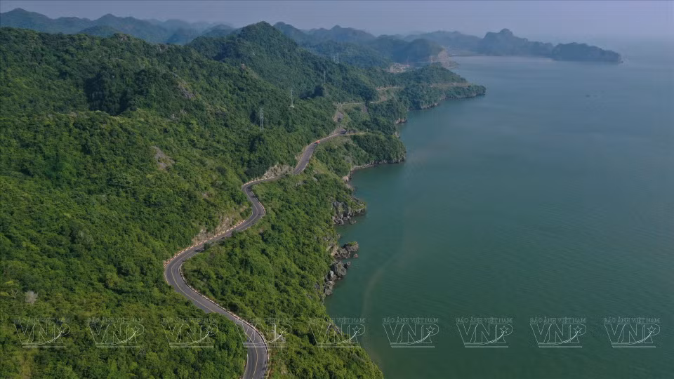 绝美无论的吉婆岛环岛路。图自 越南画报