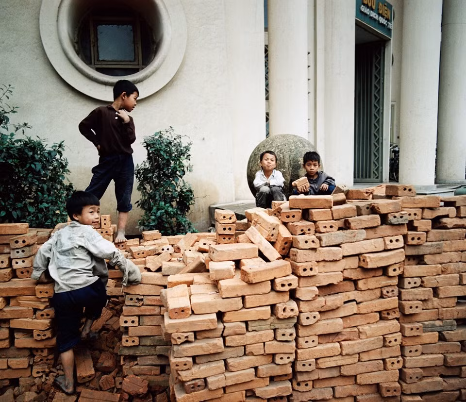 1975年首都河内还剑郡岸边丁仙皇街上的一个建筑工程。