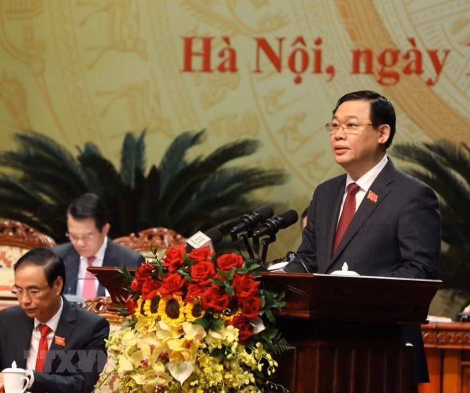 越共中央政治局委员、河内市委书记、河内市国会代表团团长王廷惠致开幕词。越通社记者 文叠 摄