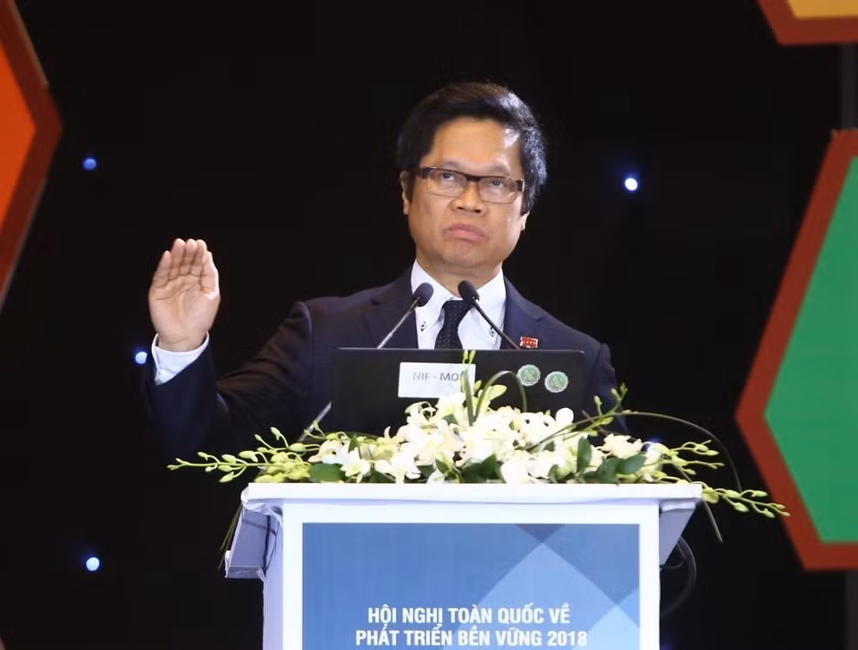 越南工商会主席兼实现可持续发展和增强竞争能力国家委员会主席武进禄发表讲话。 越通社记者 明决 摄