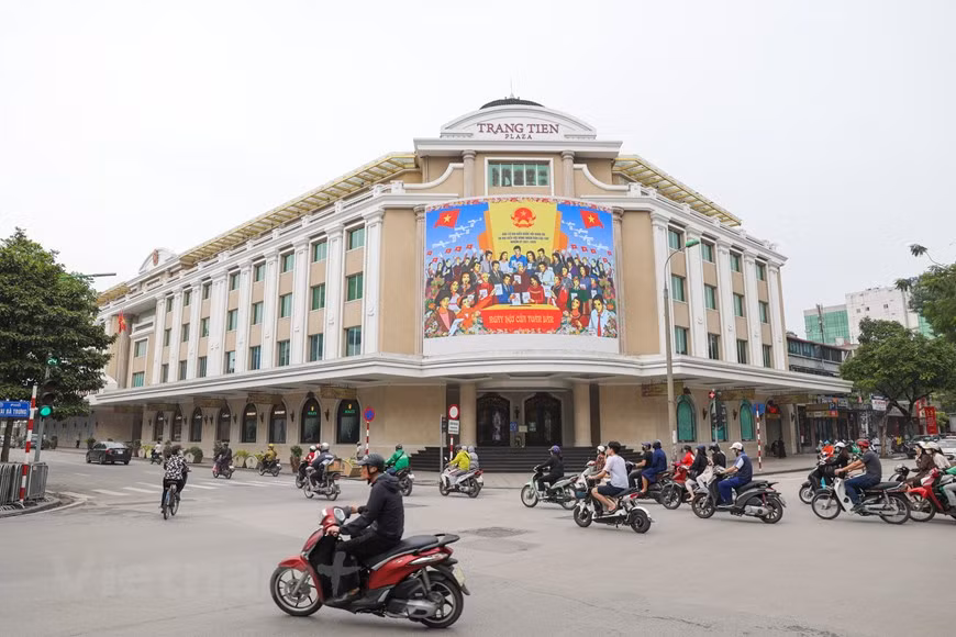 可以说，这是候选人在选民投票选出在中央及地方权力机关的代表之前的最后一次考验。为此次考验做出准备，从现在开始，各候选人正在抓紧时间，凝心聚力制定竞选活动方案。选民希望第十三届国会选举将产生新一届领导班子，为国家的革新事业注入新活力。图自Vietnam+