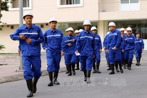  越南茂溪煤炭公司劳动者参加投票。