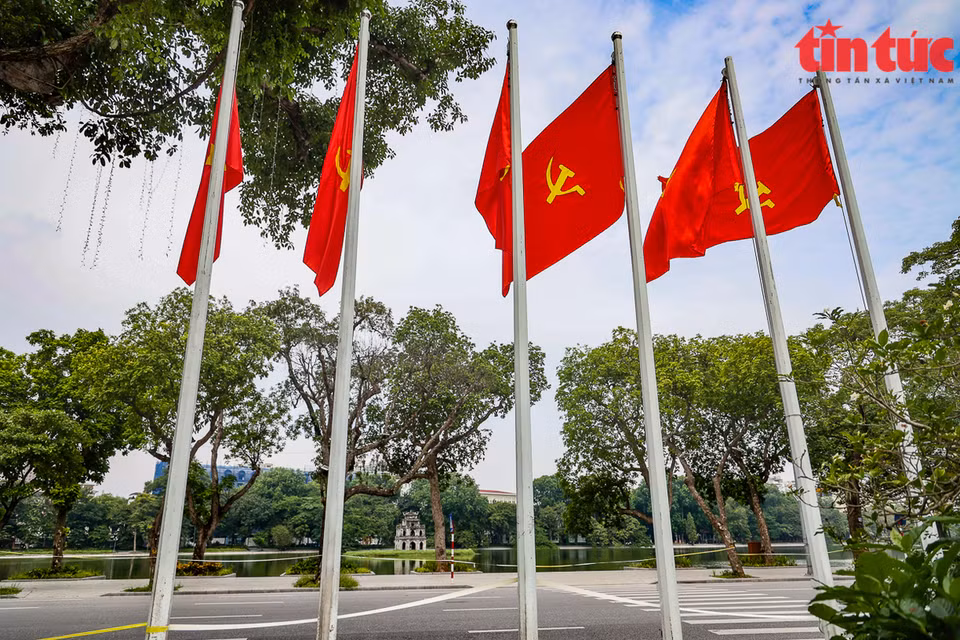 河内市正为放宽社交距离措施做好准备。图自越通社