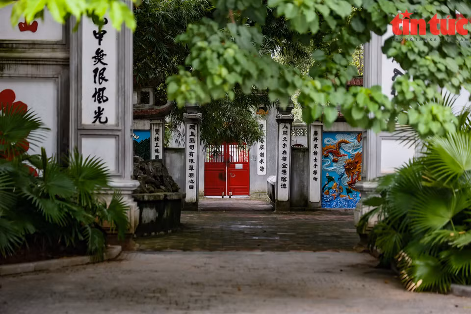 首都河内的象征、与还剑湖息息相关的玉山祠暂停接待游客，按照河内市人民委员会的要求，严格落实防疫措施。图自越通社