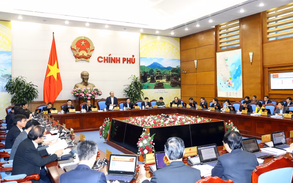 政府11月份例行会议全景。越通社记者 统一 摄