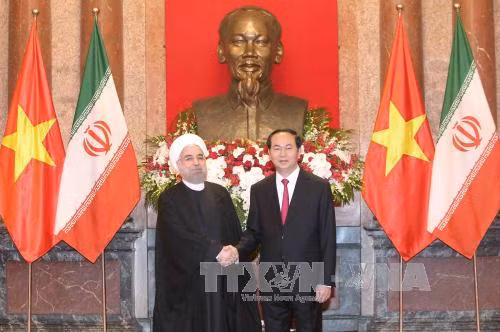 越南国家主席陈大光与伊朗伊斯兰共和国总统哈桑•鲁哈尼。（图片来源：越通社）