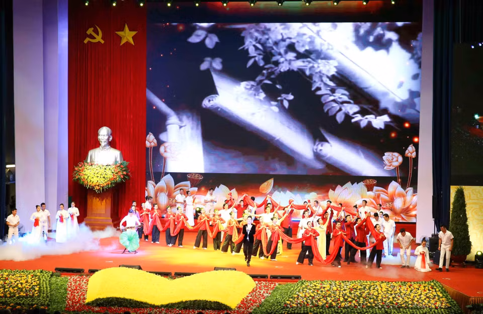 胡志明主席遗嘱执行50周年国家级纪念活动在河内隆重举行。越通社记者智勇 摄